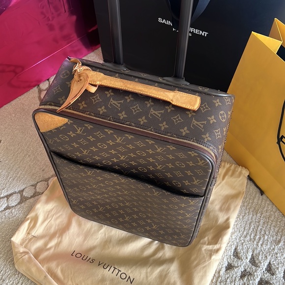 Authentic Louis Vuitton carry on monogram - Picture 3 of 16